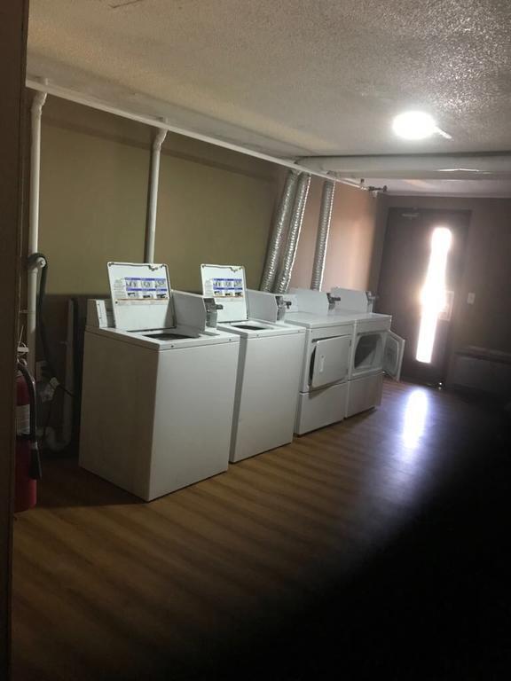Super 9 Motel Troy Екстер'єр фото